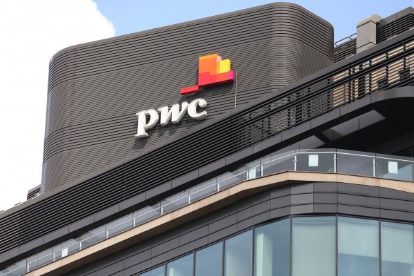 PwC experimenta con chatbots para agilizar a sus abogados