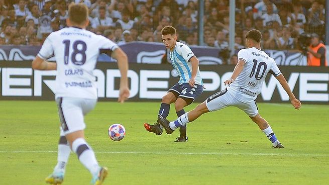  Gimnasia le da un golpe inesperado a Racing, que se retrasa en la pelea
 