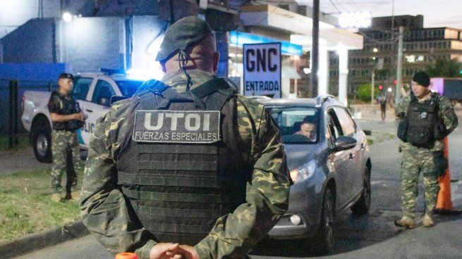  Un efectivo de una fuerza especial de la Policía Bonaerense le disparó a un compañero
 