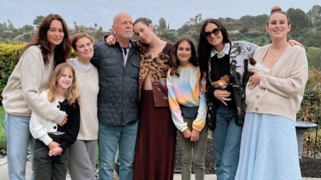  El emotivo video de Bruce Willis celebrando su cumpleaños en familia
 