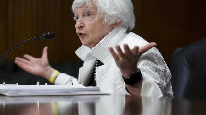  EEUU: Jenet Yellen convocó de urgencia a una reunión con reguladores para frenar la crisis bancaria
 