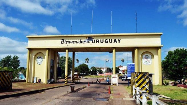  Aumentaron los peajes para cruzar las fronteras terrestres entre Argentina y Uruguay
 