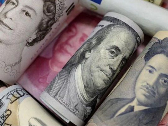  El súper dólar cae ante expectativa de fin de suba de tasas
 