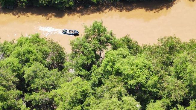  Masacre en Ecuador: hombres armados llegaron en lancha a un puerto y mataron a 9 personas
 