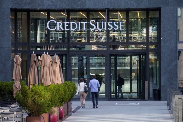 Diputados suizos se rebelan contra ayuda estatal para salvar a Credit Suisse